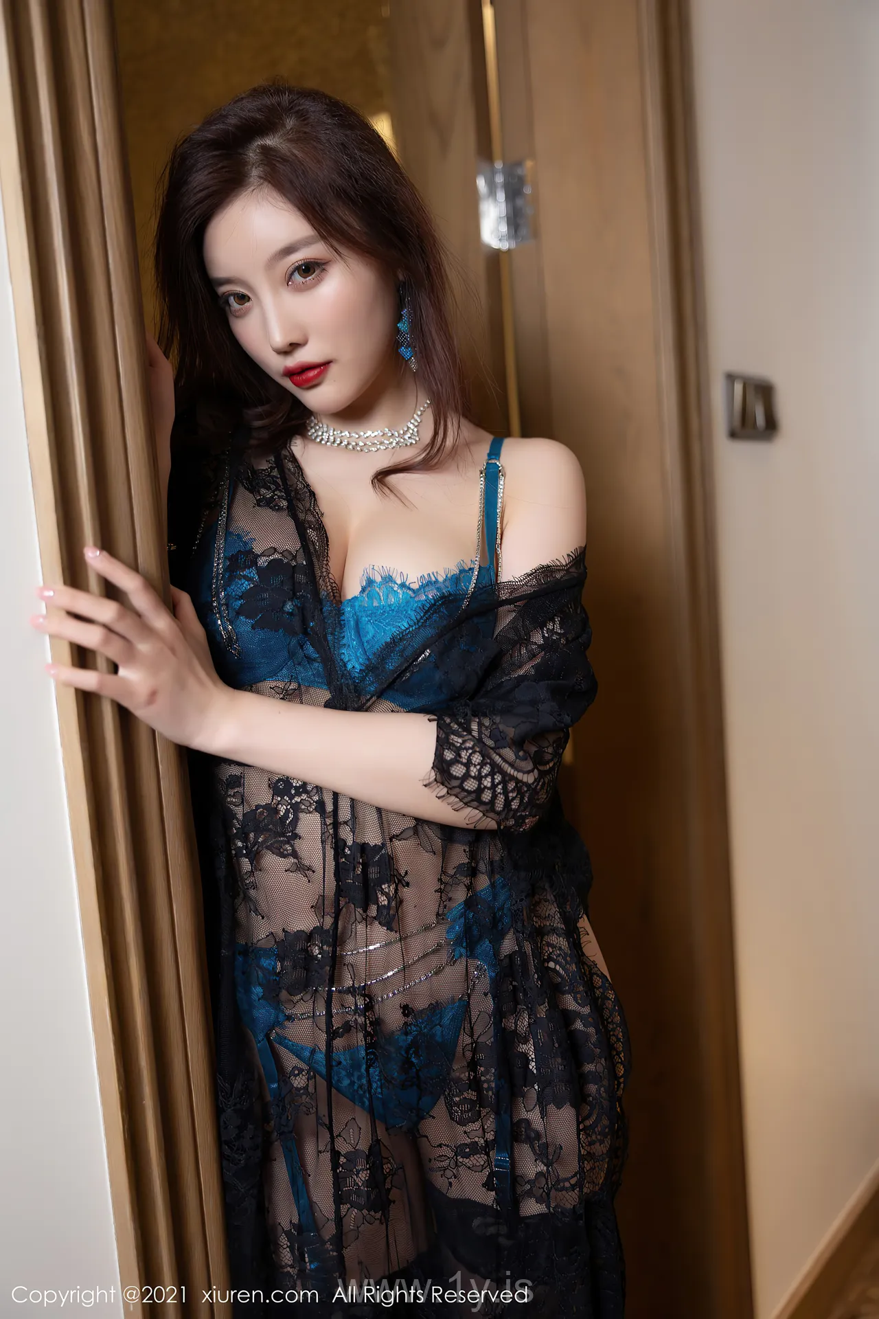XIUREN(秀人网) NO.3632 Lovely & Fair Asian Mature Princess 杨晨晨Yome
