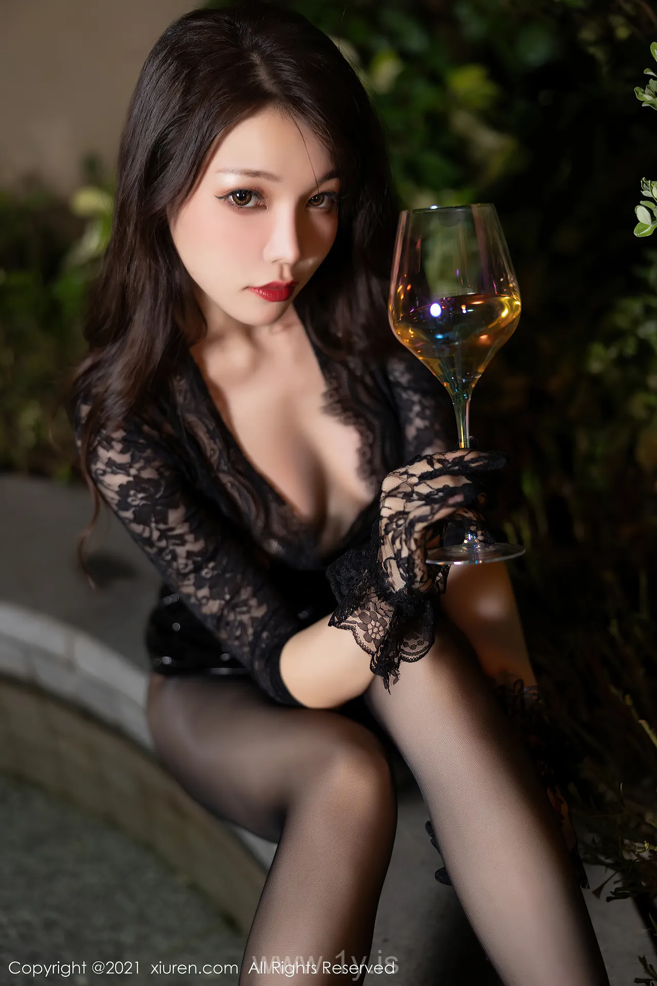 XIUREN(秀人网) NO.3675 Fashionable & Elegant Asian Belle 芝芝Booty