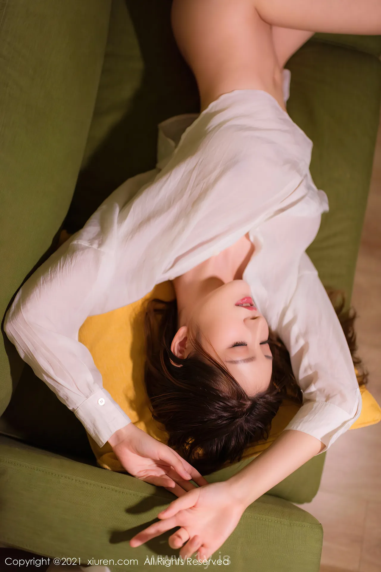 XIUREN(秀人网) NO.3688 Slender & Quiet Asian Model 沈梦瑶