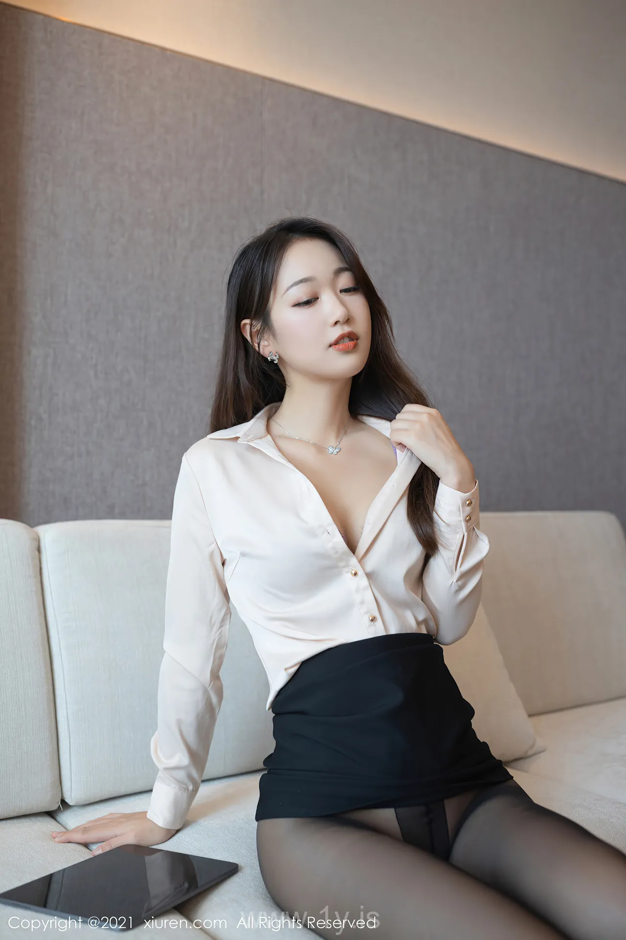 XIUREN(秀人网) NO.3692 Quiet & Nice-looking Chinese Chick 唐安琪