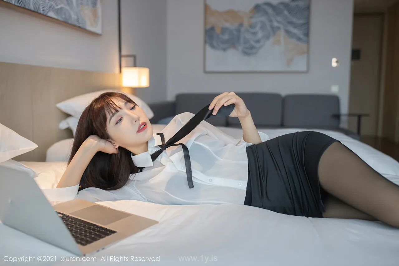 XIUREN(秀人网) NO.3705 Adorable & Trendy Asian Belle 陆萱萱