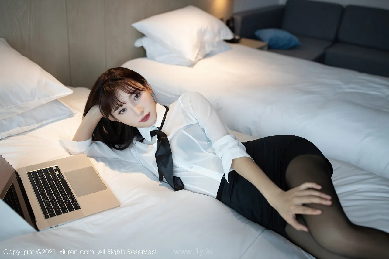 XIUREN(秀人网) NO.3705 Adorable & Trendy Asian Belle 陆萱萱