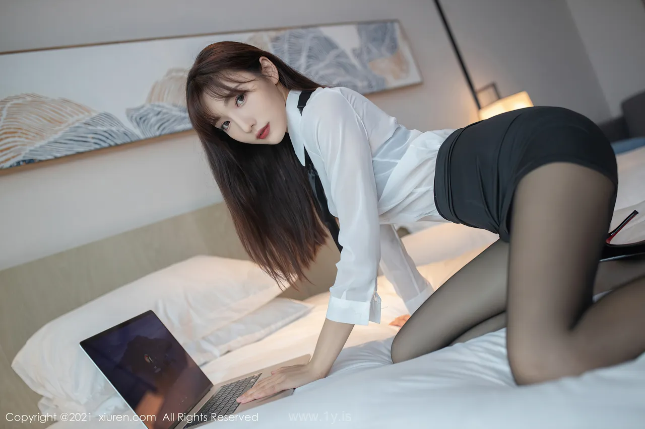 XIUREN(秀人网) NO.3705 Adorable & Trendy Asian Belle 陆萱萱