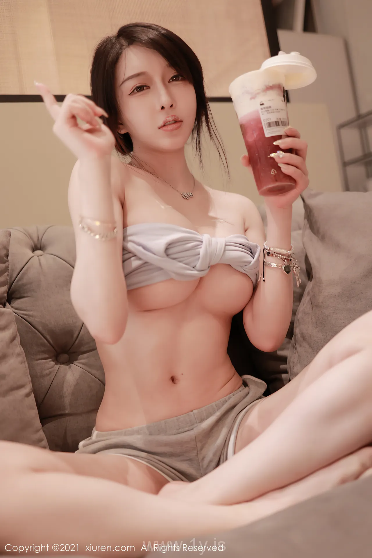 XIUREN(秀人网) NO.3706 Gorgeous & Delightful Asian Mature Princess 玉兔miki