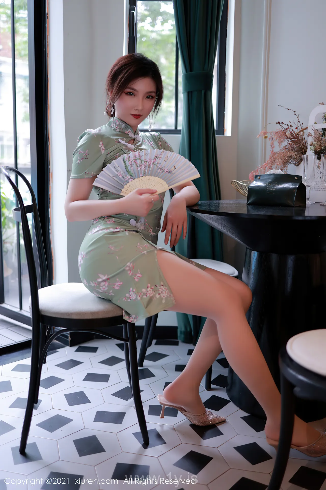 XIUREN(秀人网) NO.3718 Classy Asian Model 刘艾琳Allen