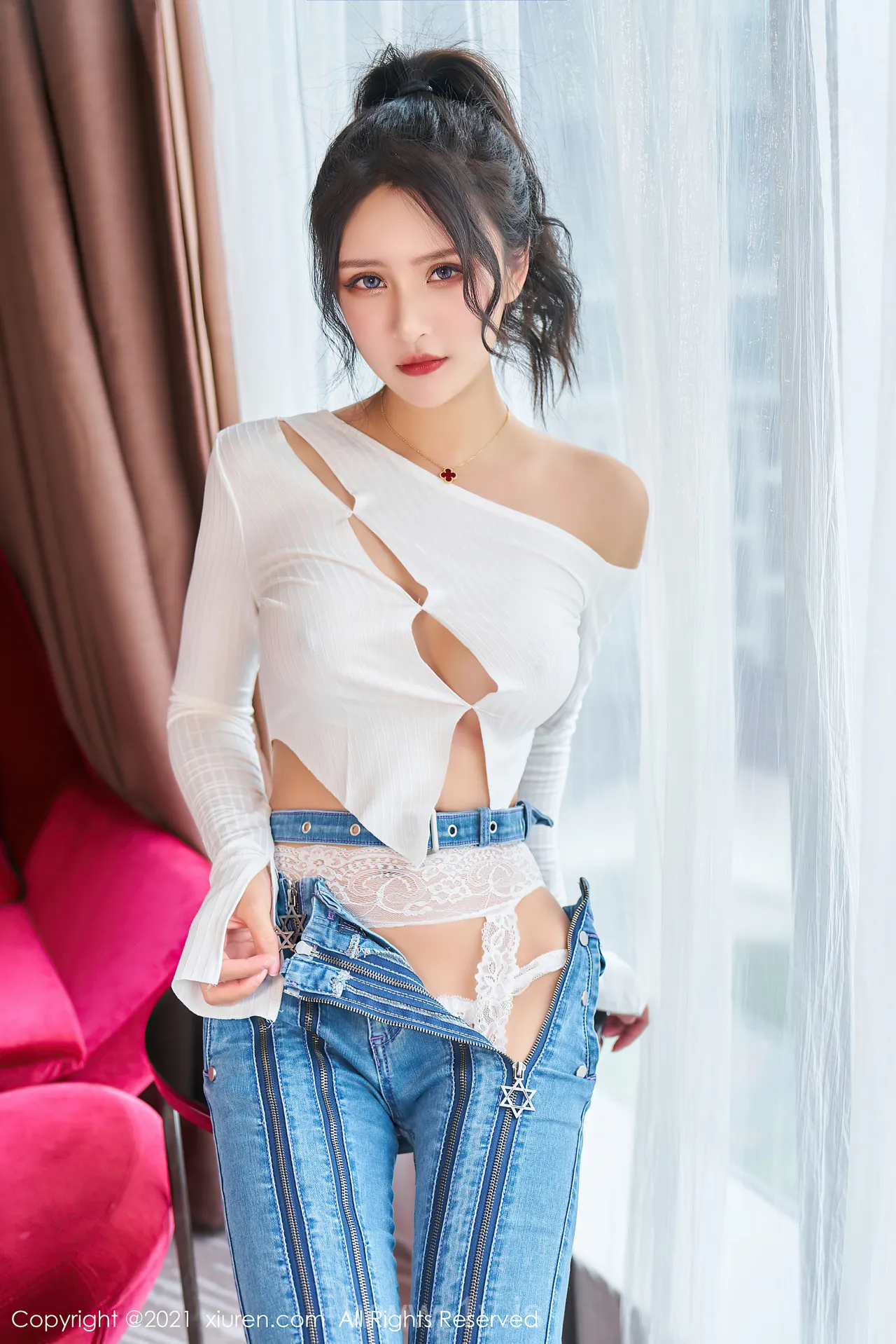 XIUREN(秀人网) NO.3720 Pretty & Hot Asian Babe Emily尹菲