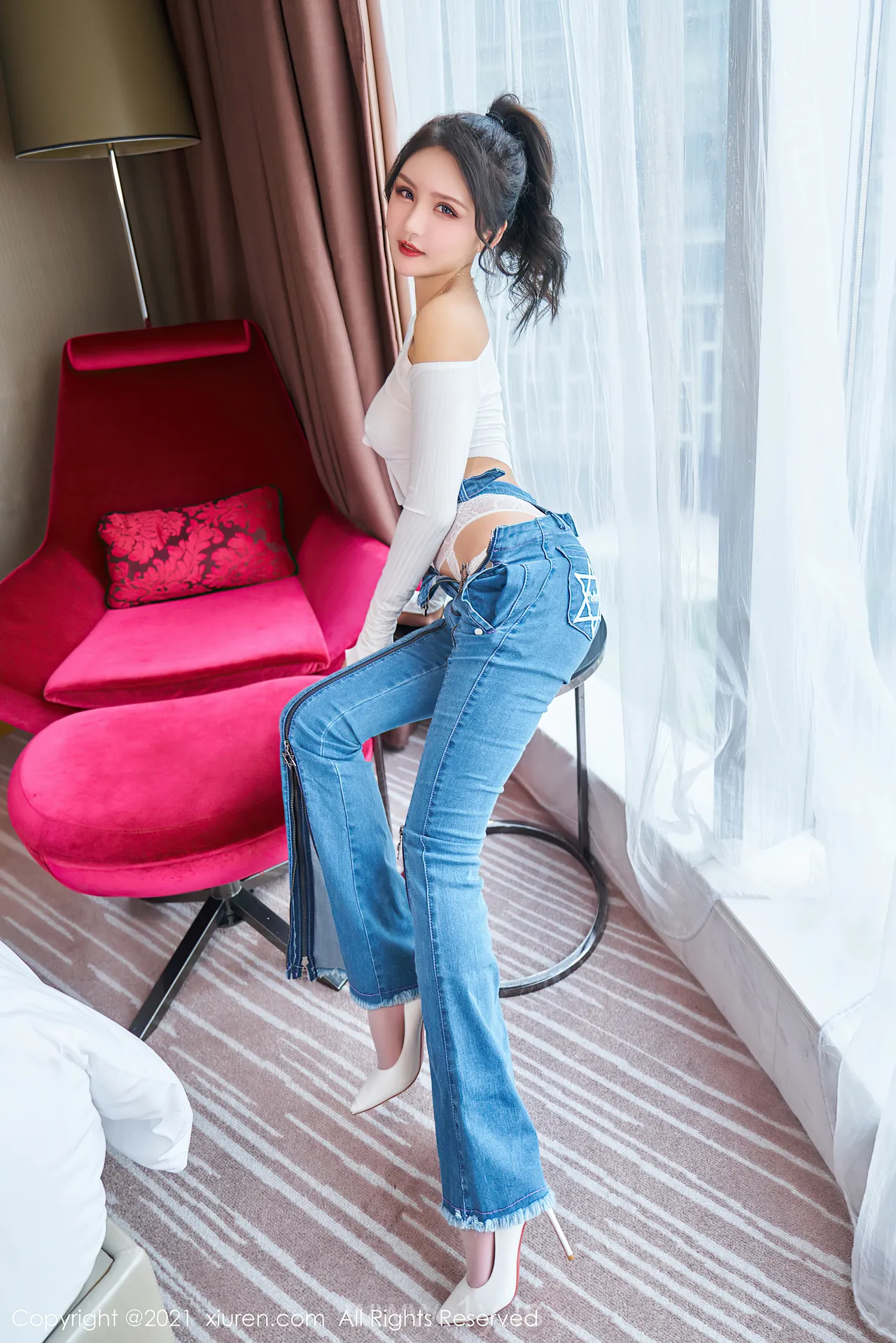 XIUREN(秀人网) NO.3720 Pretty & Hot Asian Babe Emily尹菲