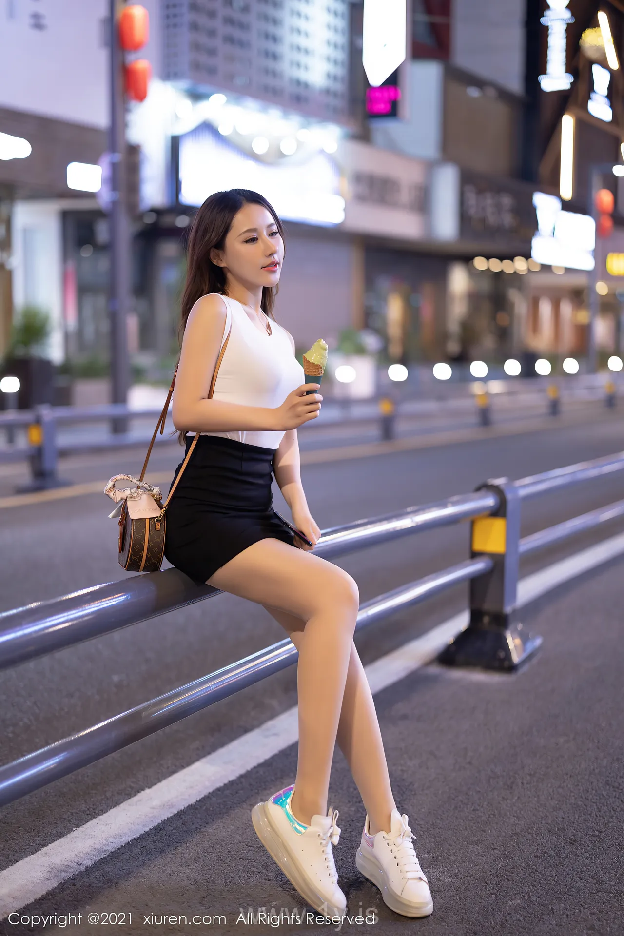 XIUREN(秀人网) NO.3733 Nice-looking & Good-looking Asian Model 徐安安