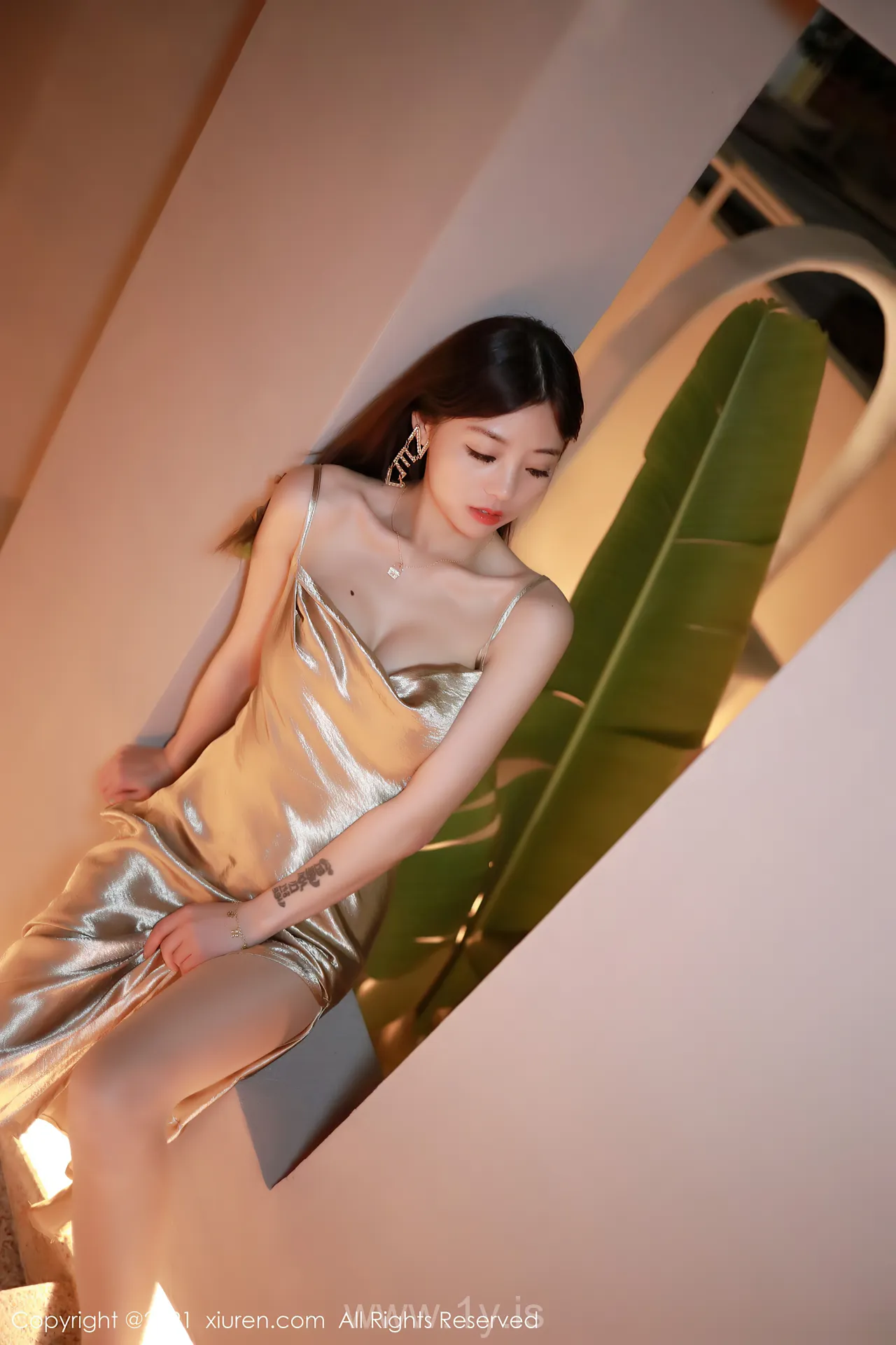 XIUREN(秀人网) NO.3734 Stylish & Fashionable Asian Girl 佘贝拉bella