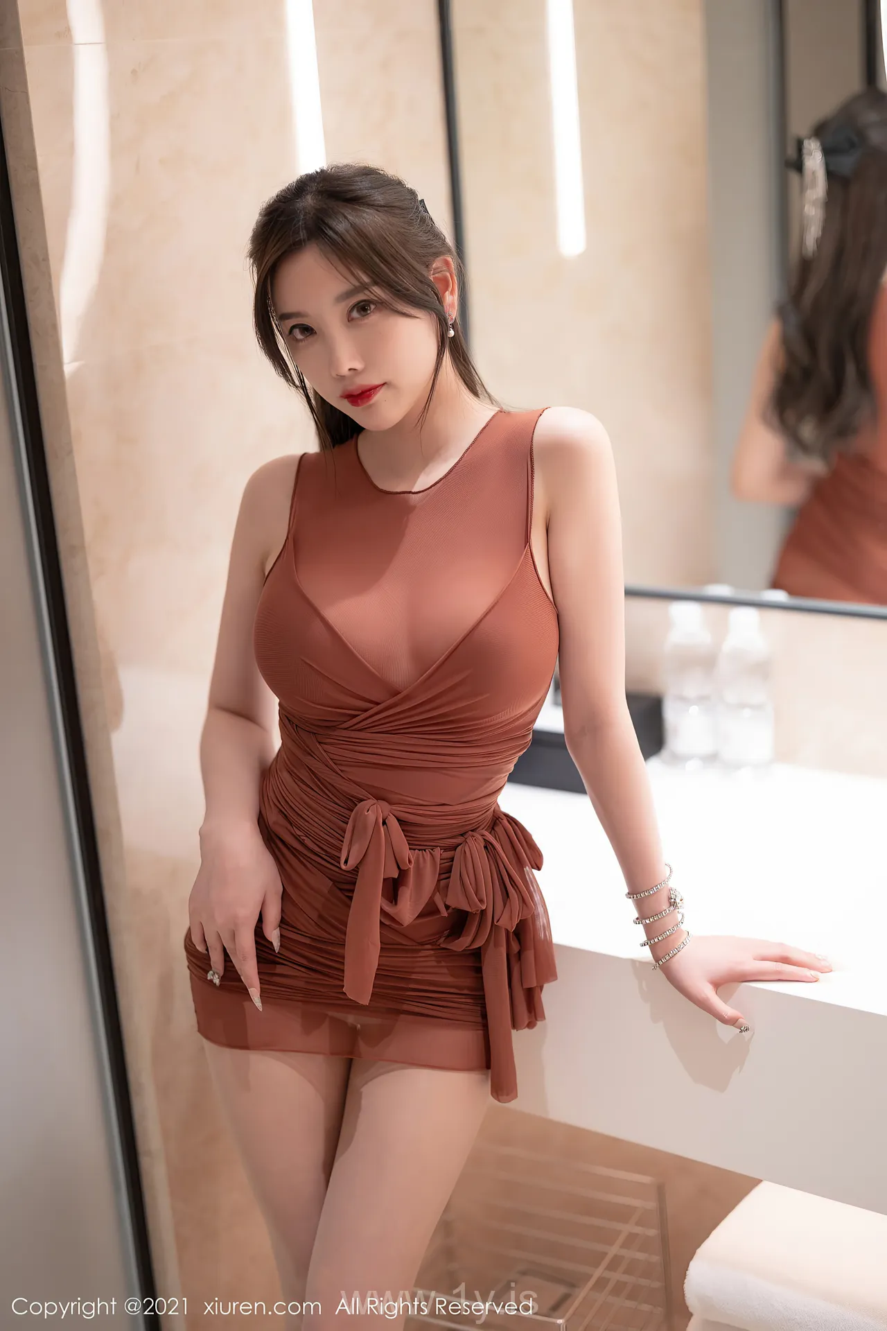XIUREN(秀人网) NO.3751 Trendy & Gorgeous Asian Homebody Girl 杨晨晨Yome