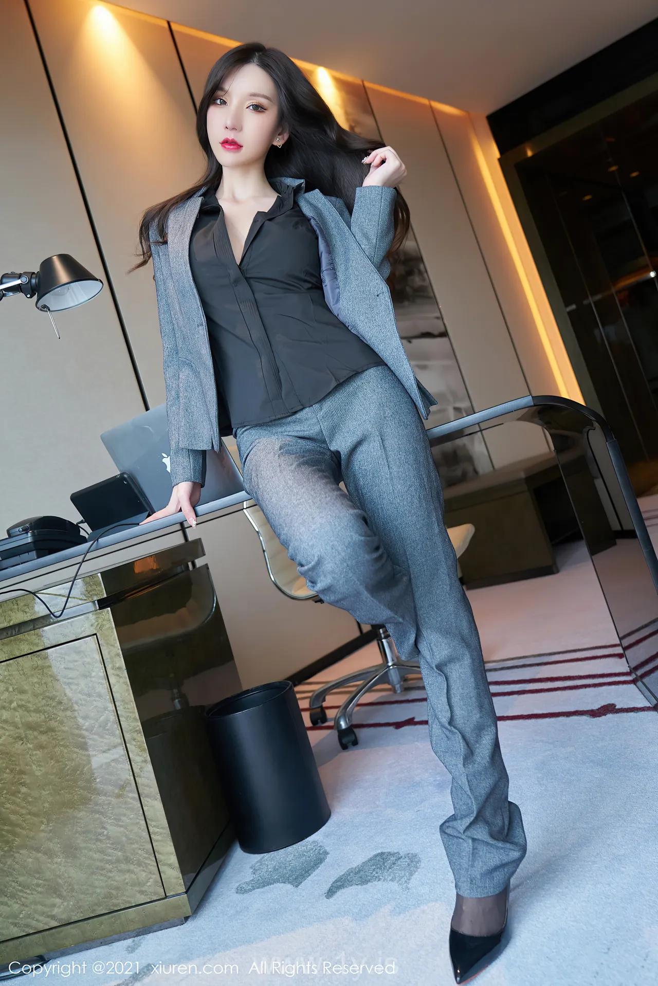 XIUREN(秀人网) NO.3773 Slim & Attractive Asian Mature Princess 周于希Sandy