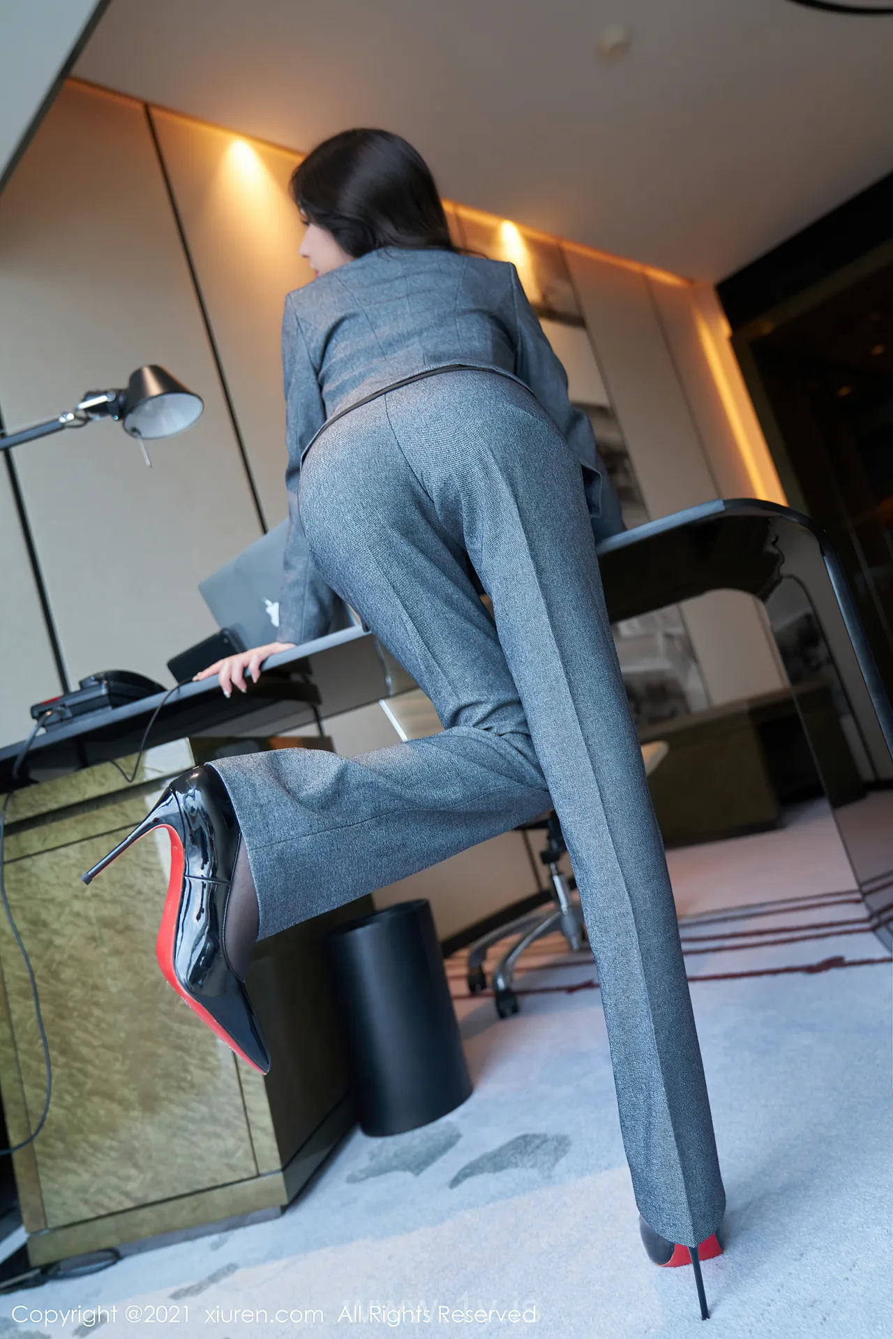 XIUREN(秀人网) NO.3773 Slim & Attractive Asian Mature Princess 周于希Sandy