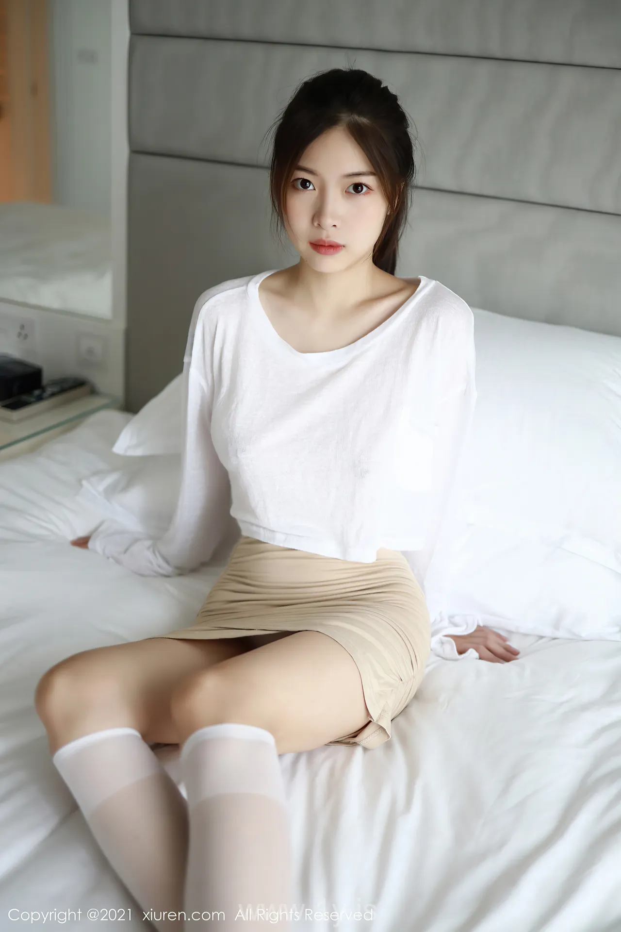 XIUREN(秀人网) NO.3792 Fashionable & Elegant Chinese Belle 明日花桃桃