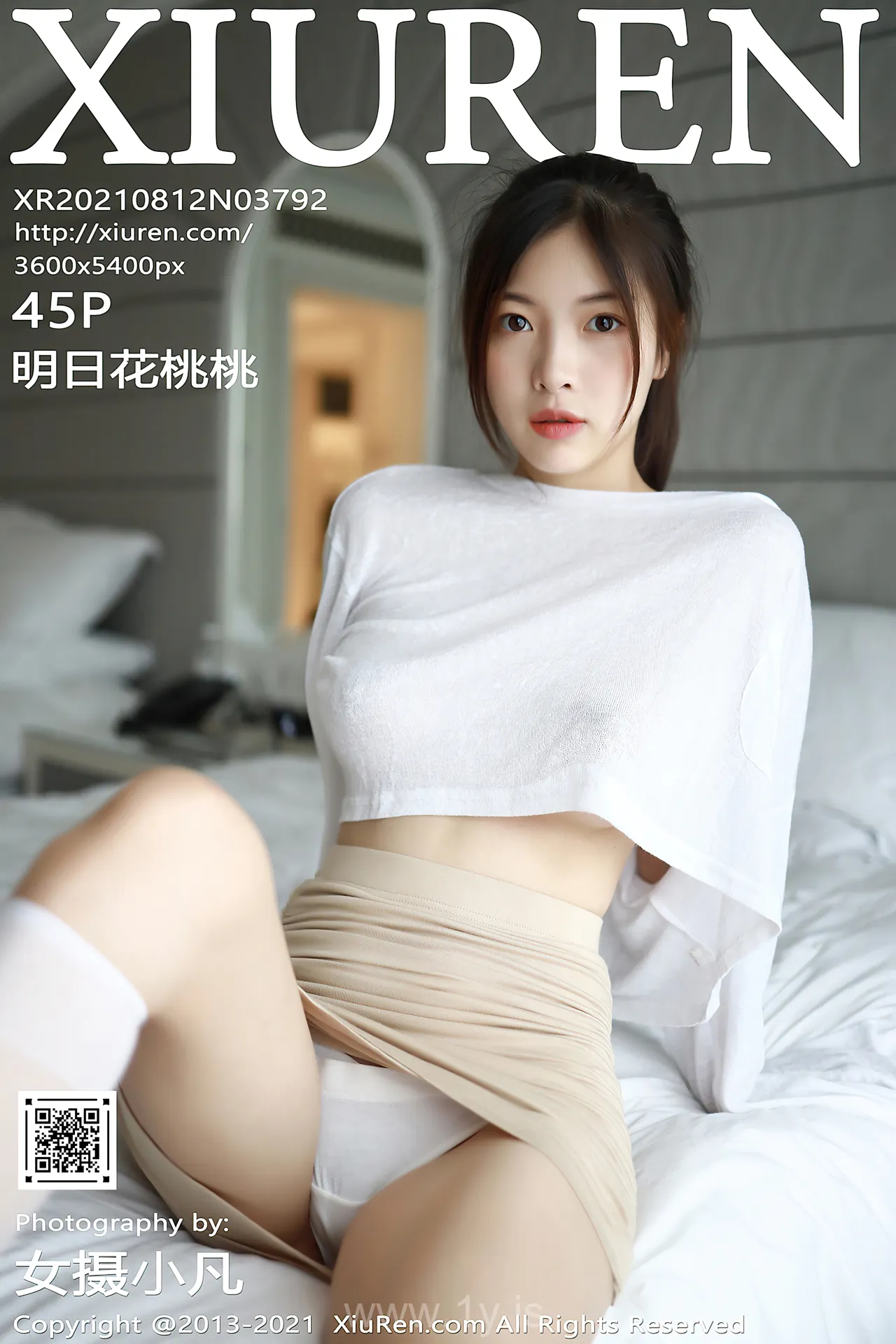 XIUREN(秀人网) NO.3792 Fashionable & Elegant Chinese Belle 明日花桃桃
