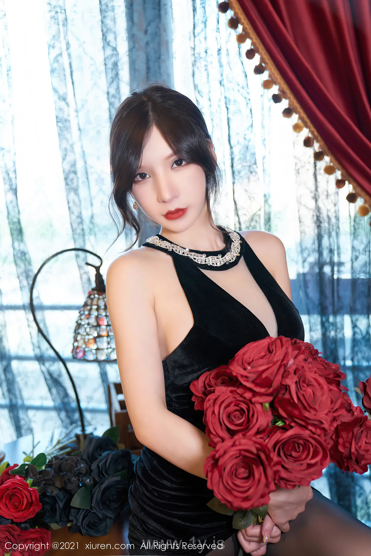 XIUREN(秀人网) NO.3879 Irresistible & Elegant Chinese Girl 周于希Sandy