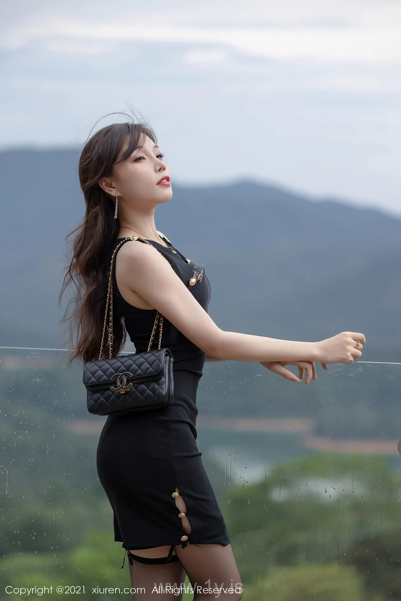 XIUREN(秀人网) NO.3893 Slender & Attractive Chinese Beauty 芝芝Booty