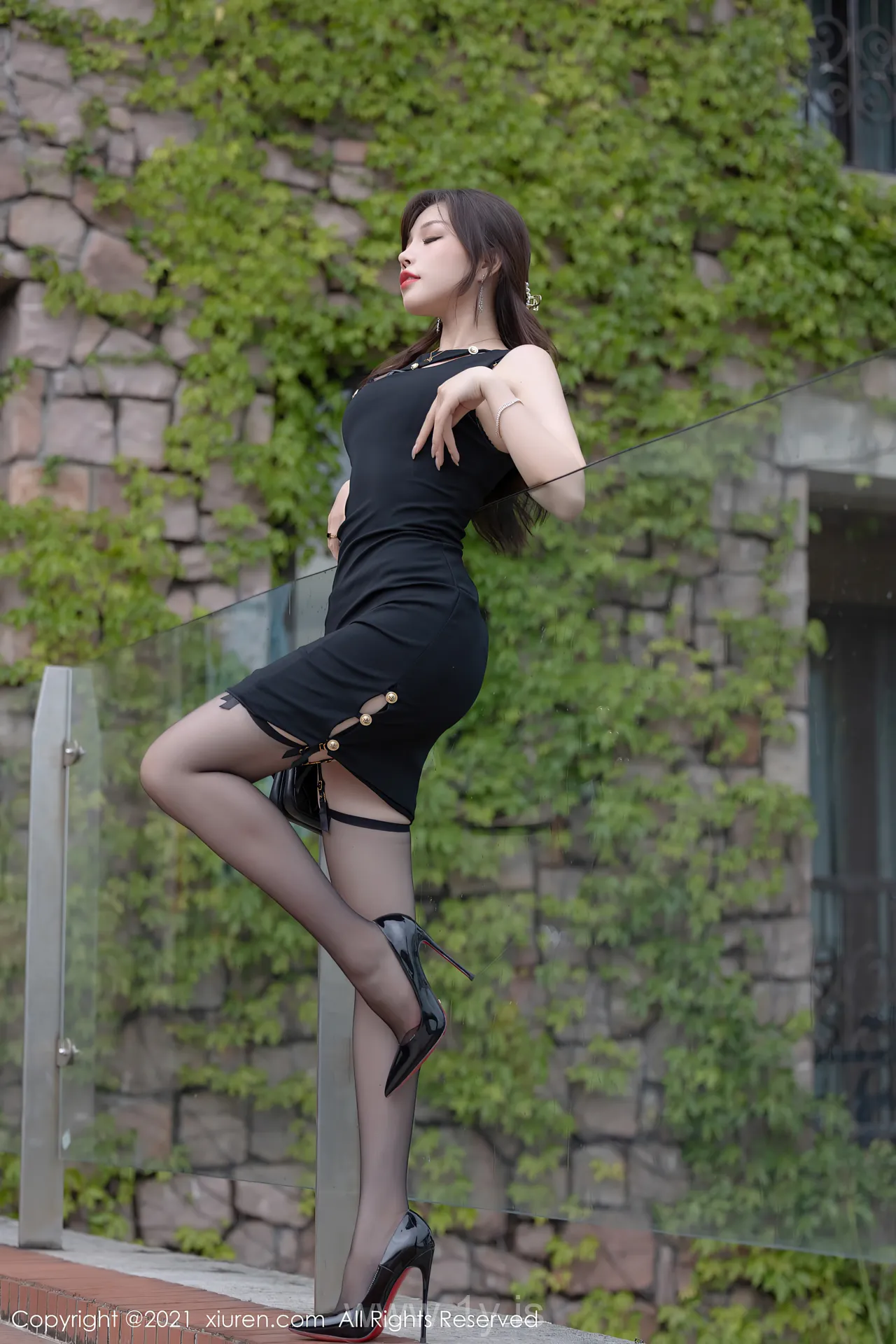 XIUREN(秀人网) NO.3893 Slender & Attractive Chinese Beauty 芝芝Booty