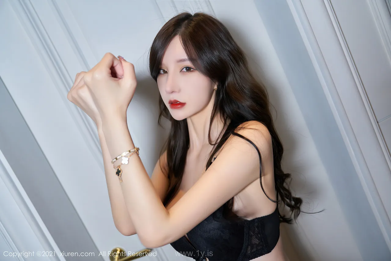 XIUREN(秀人网) NO.3931 Delightful & Attractive Asian Beauty 周于希Sandy