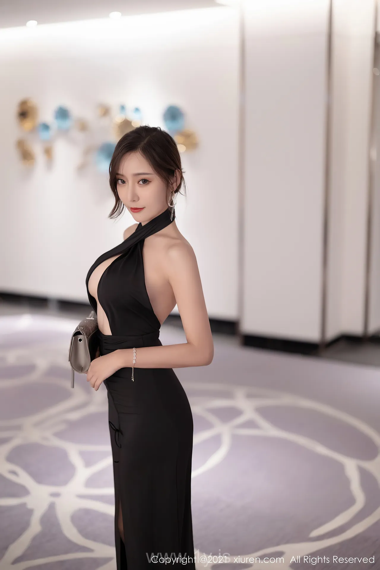 XIUREN(秀人网) NO.3944 Slender & Attractive Asian Mature Princess 王馨瑶yanni