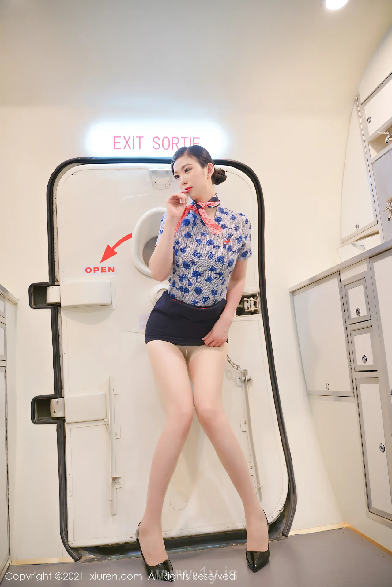 XIUREN(秀人网) NO.3947 Breathtaking Asian Chick 李雅柔182CM