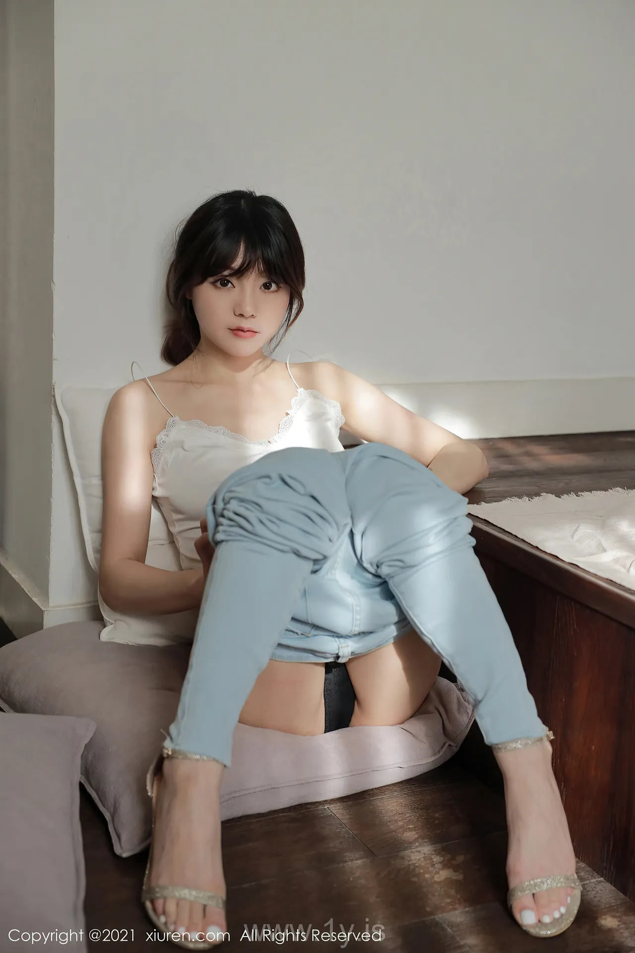 XIUREN(秀人网) NO.3983 Quiet Asian Cutie 佘贝拉Bella