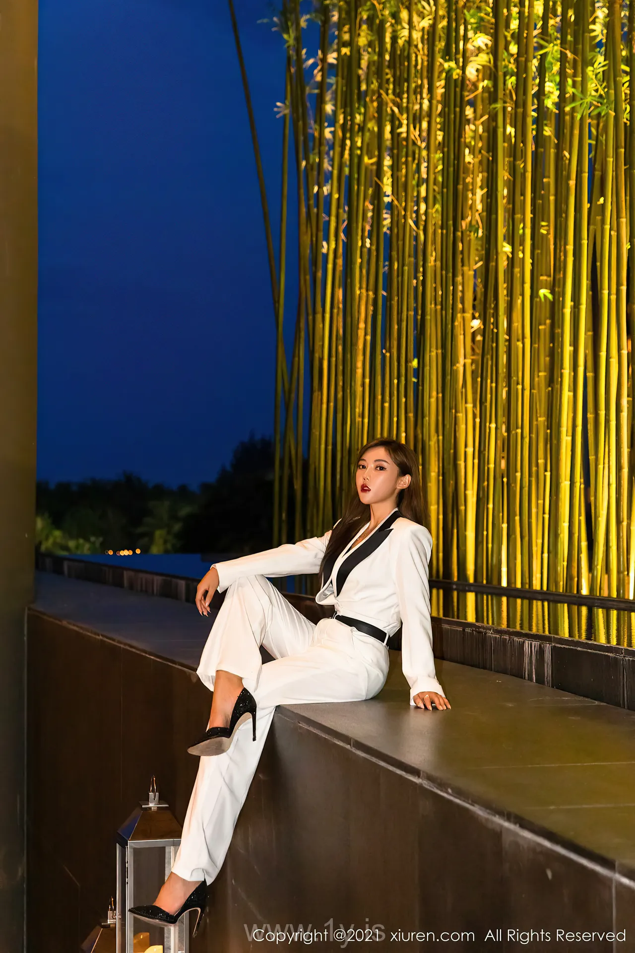 XIUREN(秀人网) NO.4008 Well Done & Breathtaking Asian Goddess 萌汉药baby