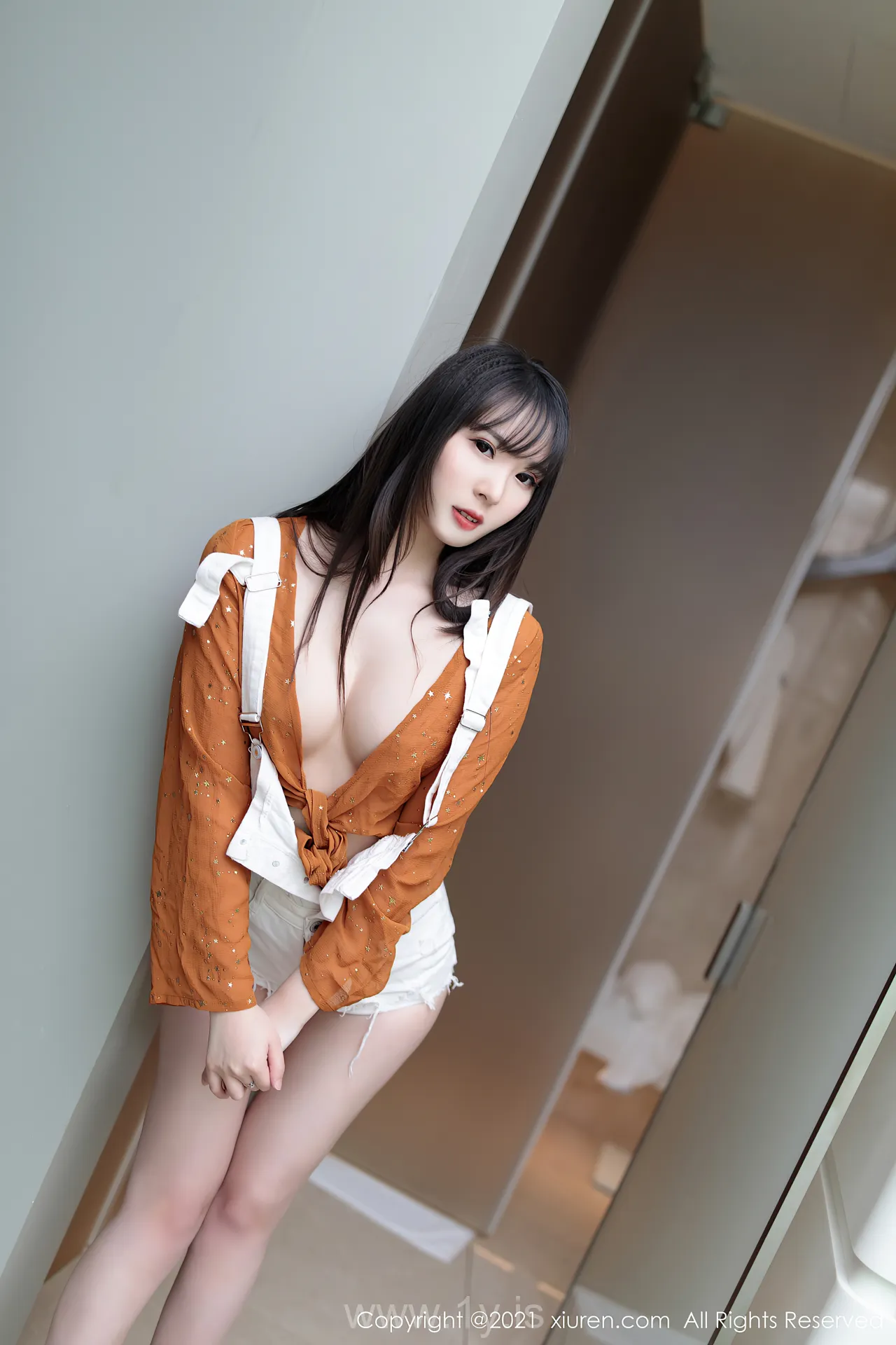 XIUREN(秀人网) NO.4015 Attractive & Slender Asian Babe 小波多