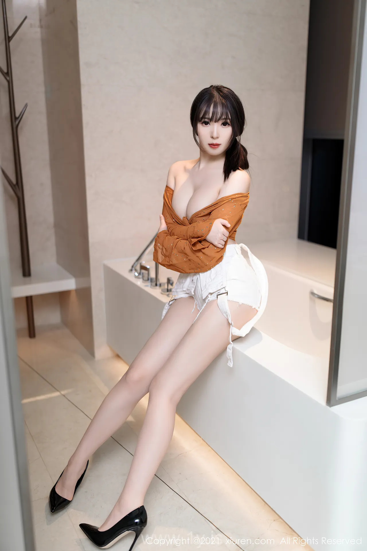 XIUREN(秀人网) NO.4015 Attractive & Slender Asian Babe 小波多