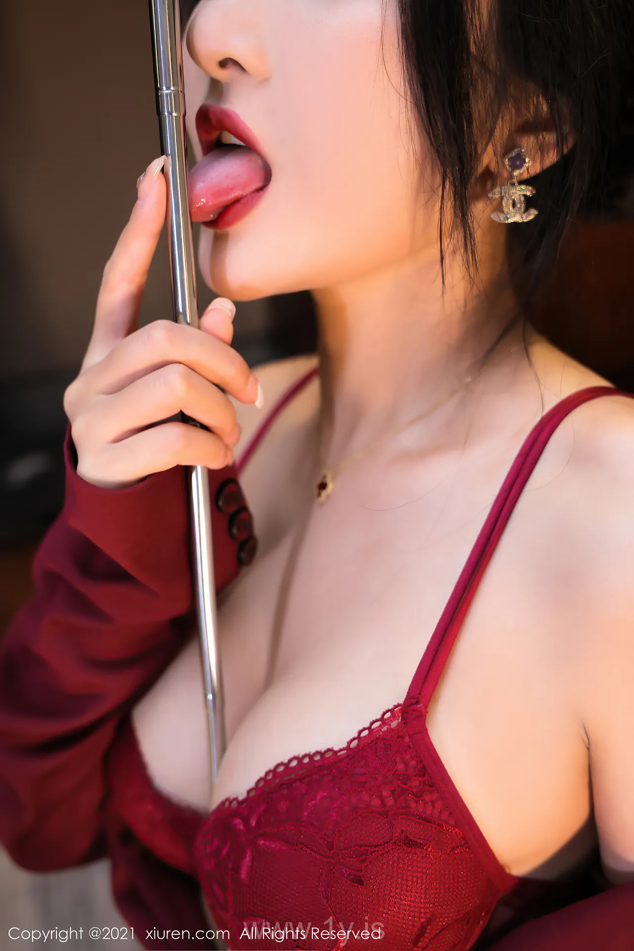 XIUREN(秀人网) NO.4038 Stylish & Pretty Asian Hottie Emily尹菲