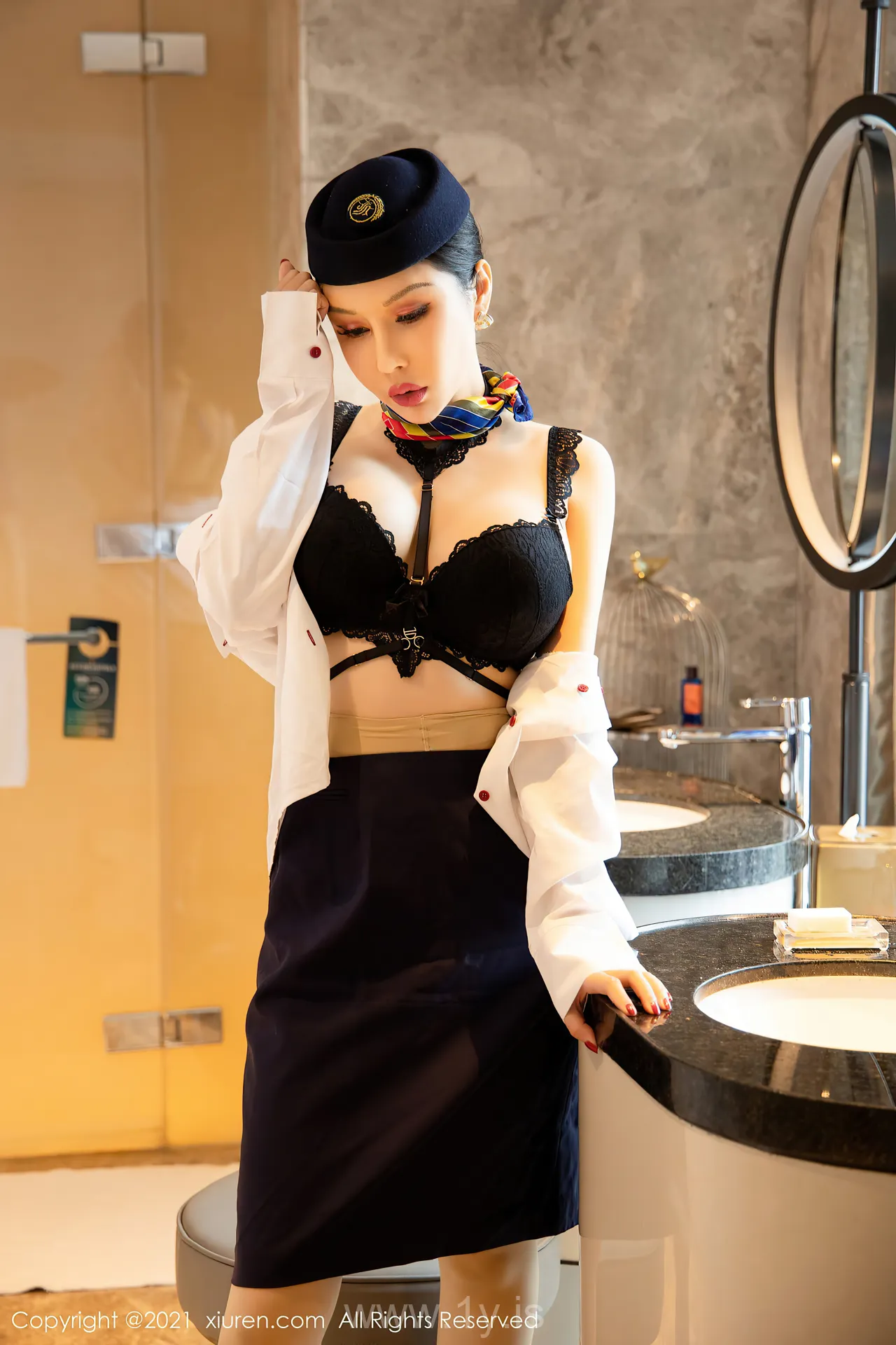 XIUREN(秀人网) NO.4050 Good-looking & Gorgeous Chinese Mature Princess 田冰冰