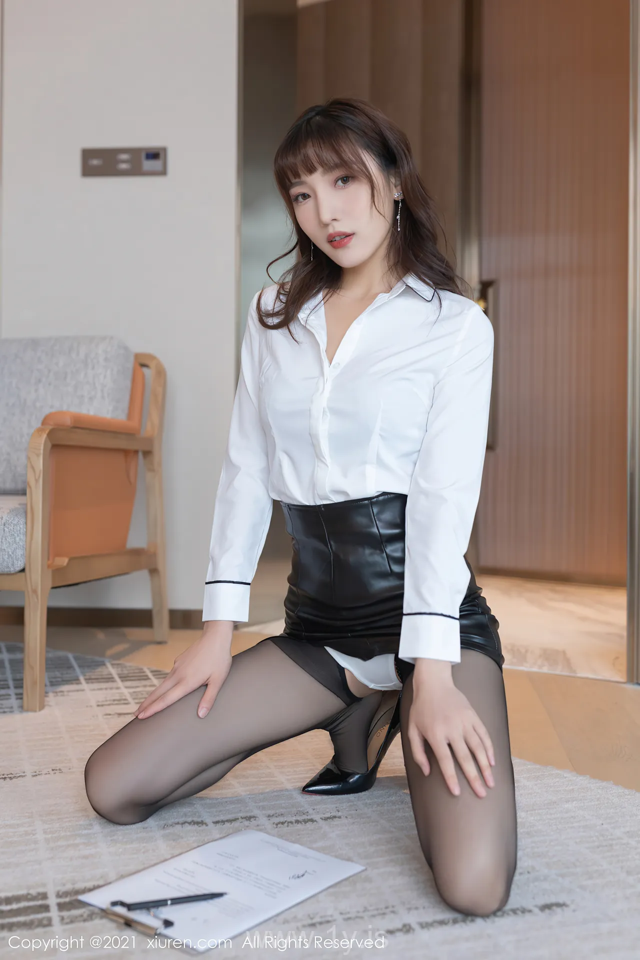 XIUREN(秀人网) NO.4068 Knockout Chinese Cougar 陆萱萱