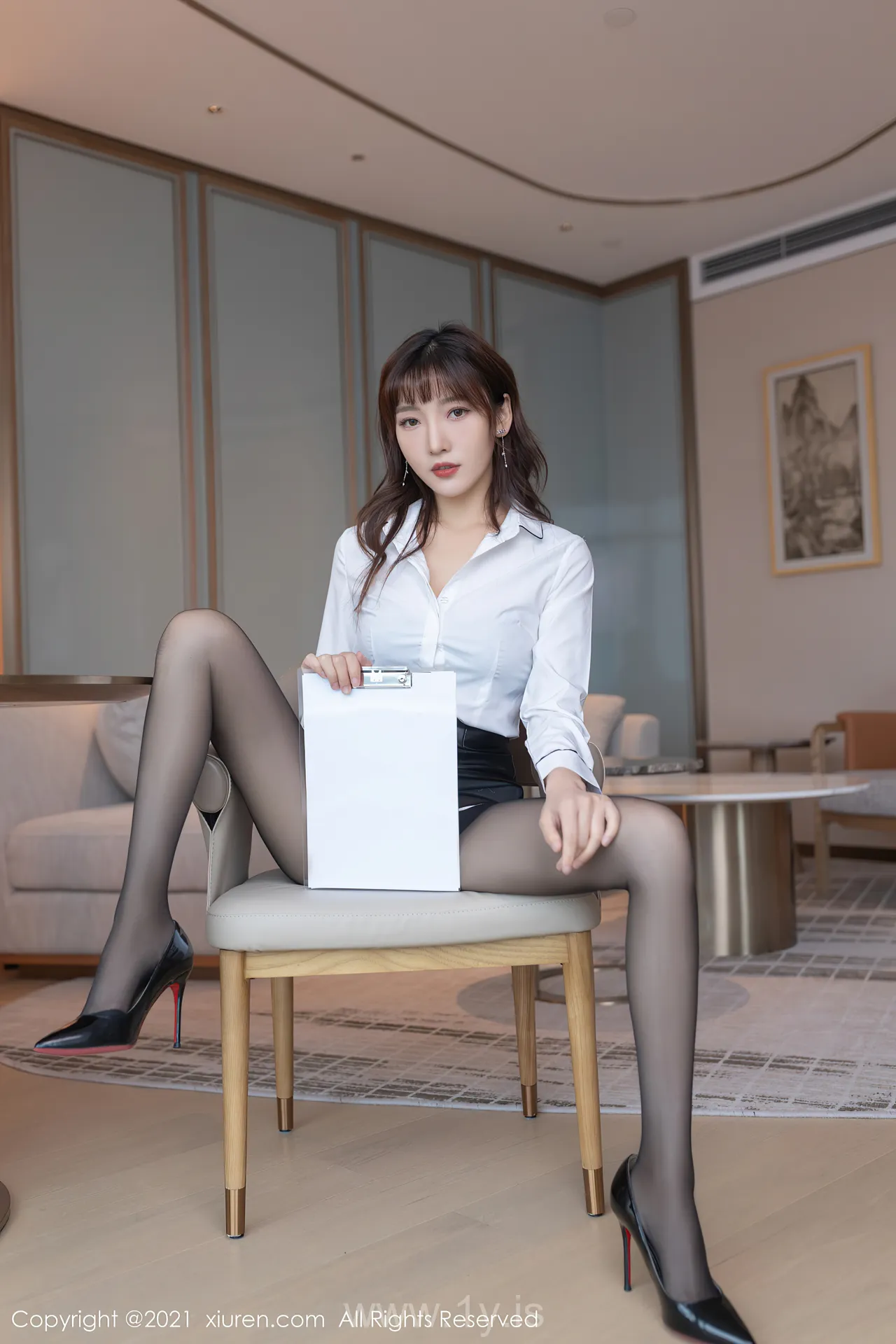 XIUREN(秀人网) NO.4068 Knockout Chinese Cougar 陆萱萱