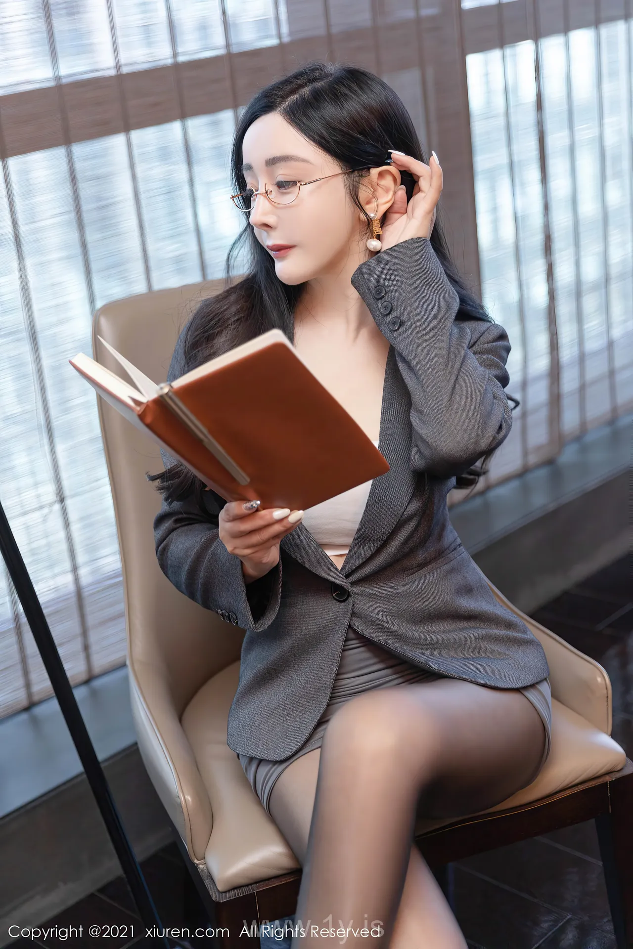 XIUREN(秀人网) NO.4072 Well-developed & Well Done Asian Homebody Girl 允爾