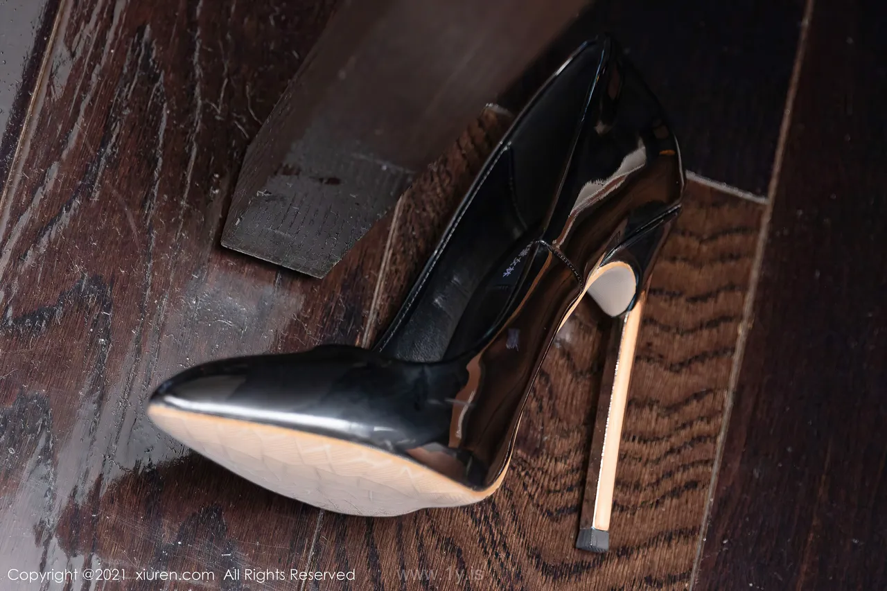 XIUREN(秀人网) NO.4072 Well-developed & Well Done Asian Homebody Girl 允爾