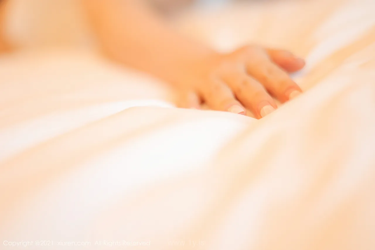 XIUREN(秀人网) NO.4106 Gorgeous & Extraordinary Chinese Chick 豆瓣酱