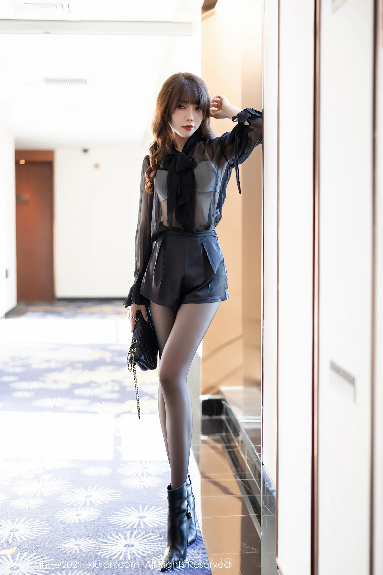 XIUREN(秀人网) NO.4114 Sexy & Cute Chinese Chick 芝芝Booty