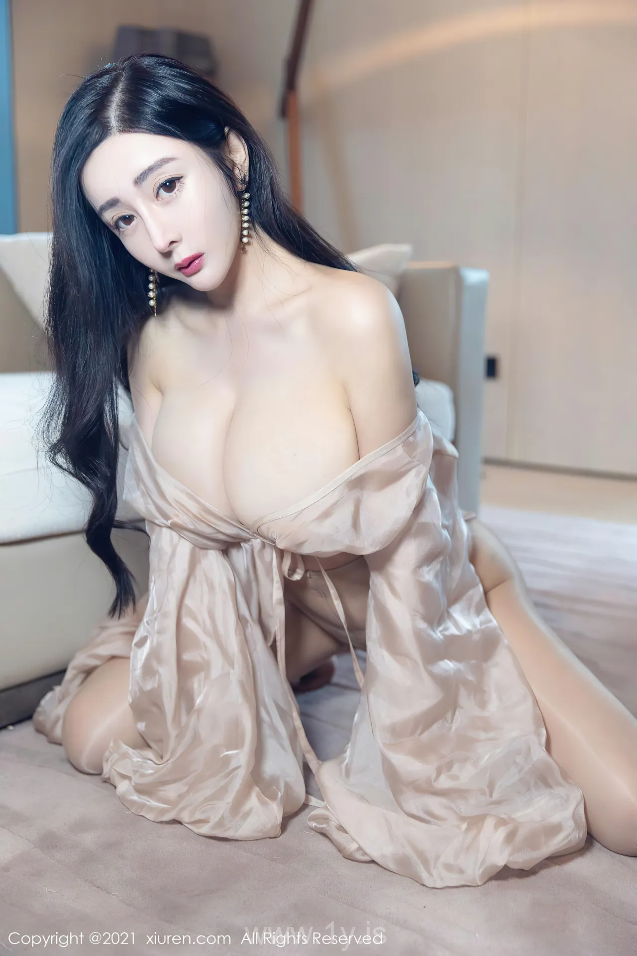 XIUREN(秀人网) NO.4129 Lively Chinese Mature Princess 允爾