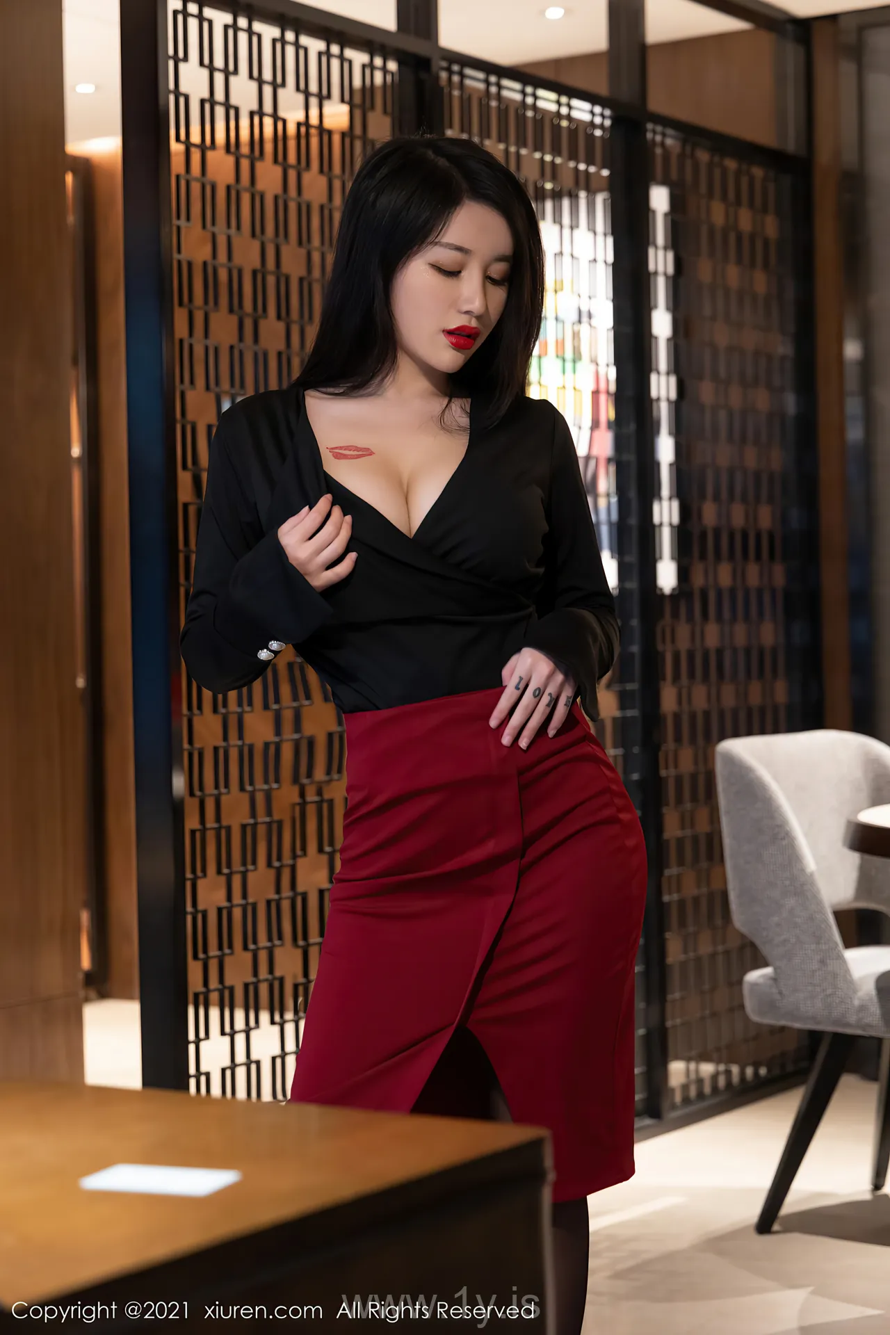 XIUREN(秀人网) NO.4143 Slender & Trendy Chinese Model 美七Mia
