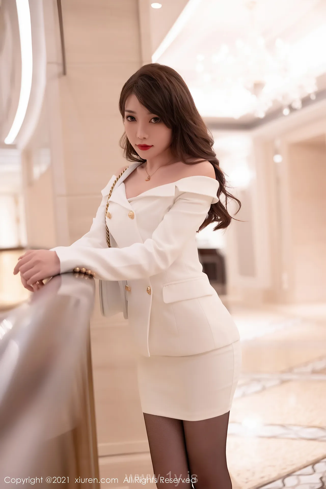 XIUREN(秀人网) NO.4169 Classy & Delightful Asian Girl 芝芝Booty