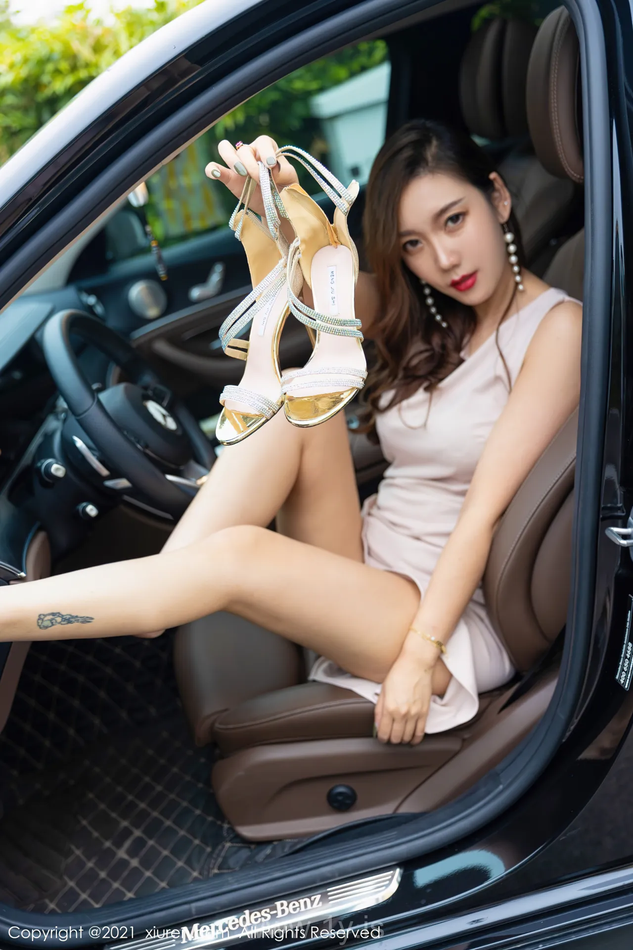 XIUREN(秀人网) NO.4201 Breathtaking & Graceful Asian Model 艾静香