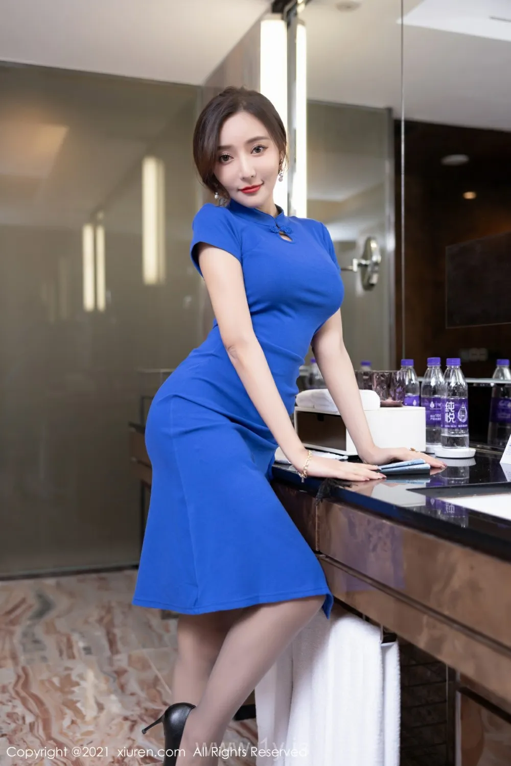 XIUREN(秀人网) NO.4242 Nice-looking & Exquisite Asian Women 王馨瑶yanni妩媚撩人