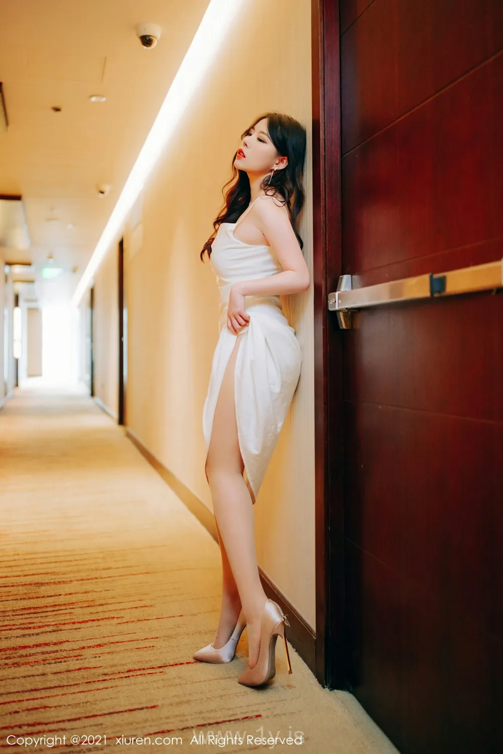 XIUREN(秀人网) NO.4246 Stylish & Appealing Chinese Mature Princess 白茹雪妩媚熟女