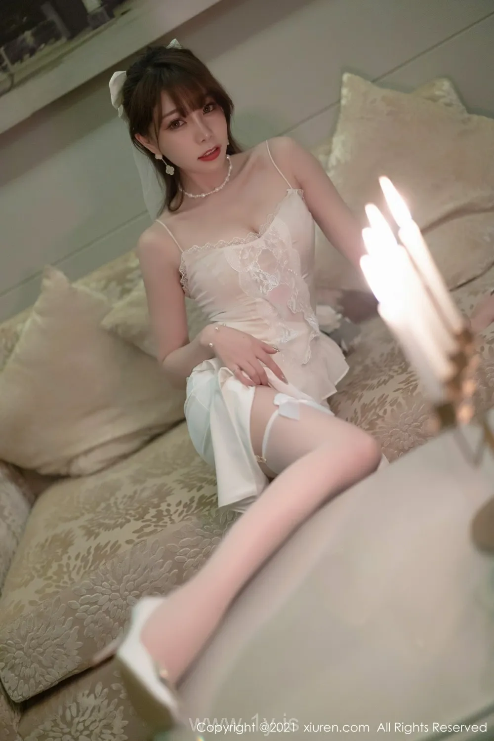 XIUREN(秀人网) NO.4269 Well Done & Slim Chinese Angel 芝芝Booty_性感新娘