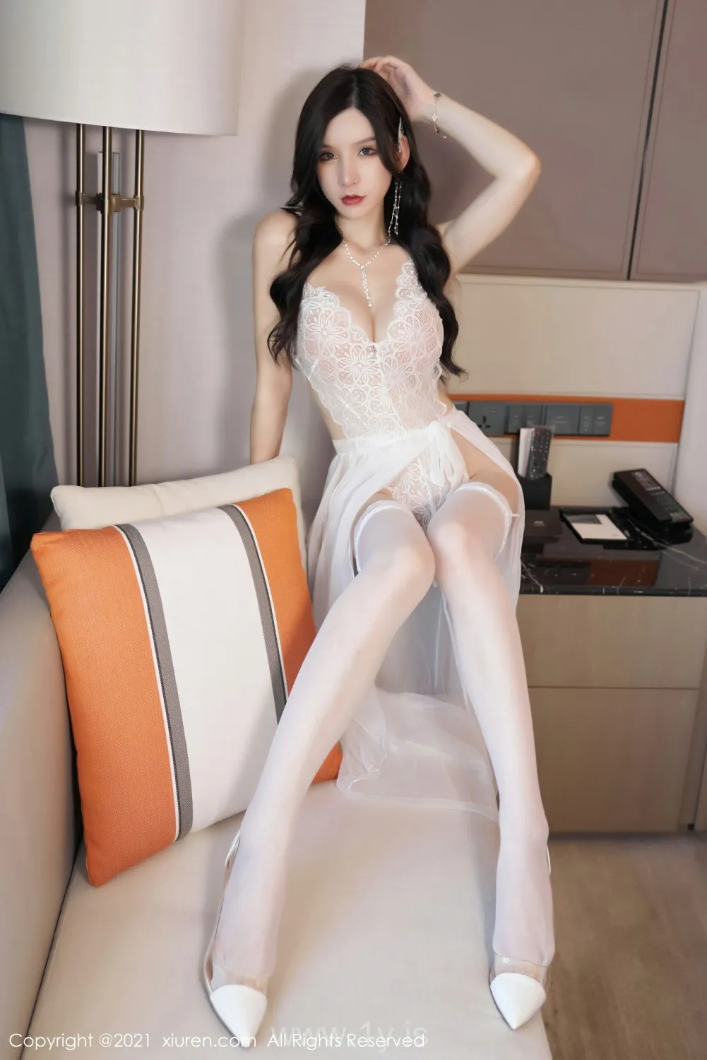 XIUREN(秀人网) NO.4284 Lovely & Trendy Asian Model 周于希Sandy_诱人女神