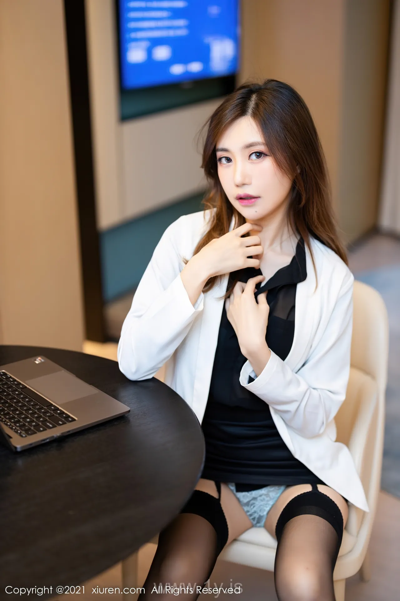 XIUREN(秀人网) NO.4285 Attractive Chinese Cutie 绮里嘉