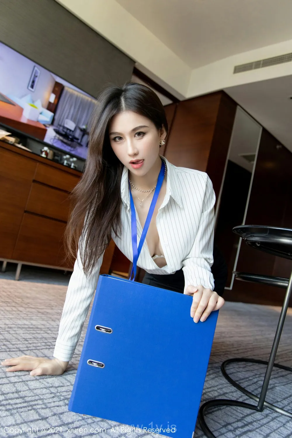 XIUREN(秀人网) NO.4291 Appealing & Pretty Chinese Homebody Girl 月音瞳_秘书系列