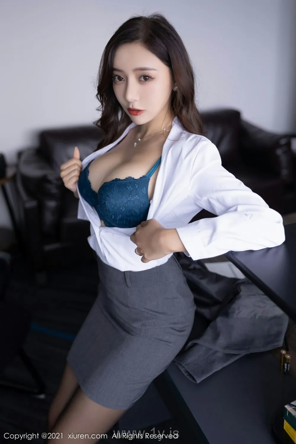 XIUREN(秀人网) NO.4304 Fancy & Refined Asian Beauty 王馨瑶yanni_办公室写真