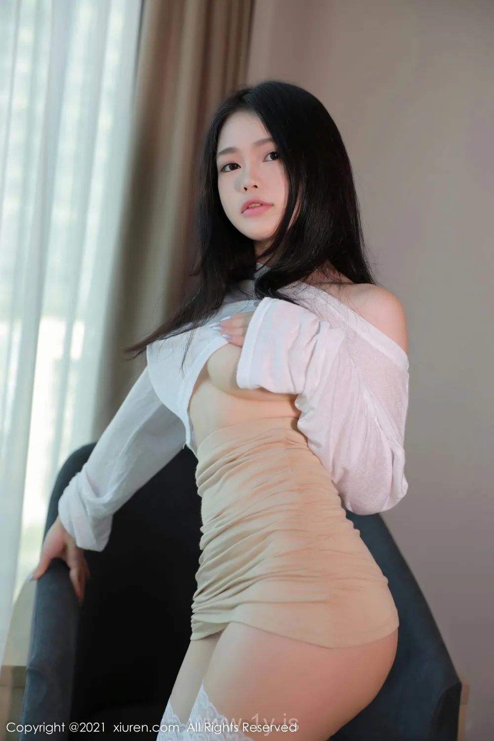 XIUREN(秀人网) NO.4305 Sexy & Lovely Asian Chick Niki可雅_超短裙美女