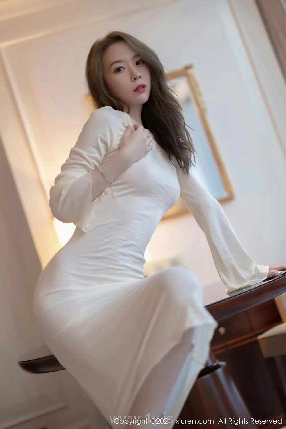 XIUREN(秀人网) NO.4307 Gorgeous & Quiet Asian Belle 梦心玥_露背连衣裙
