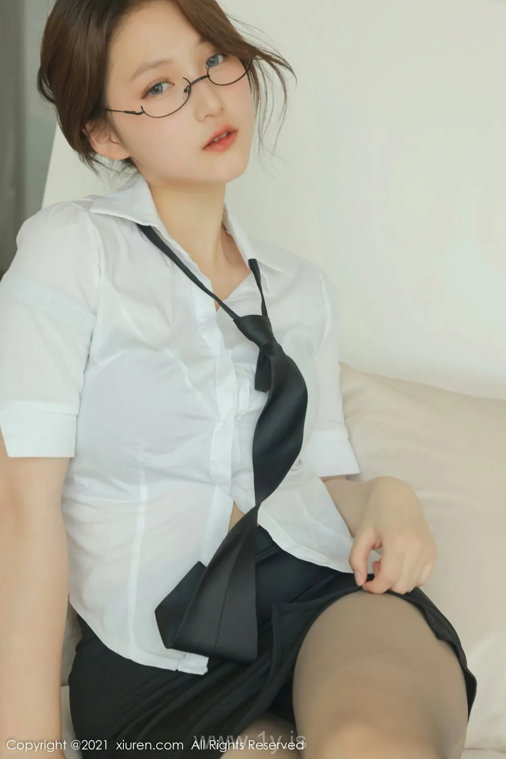 XIUREN(秀人网) NO.4311 Classy Asian Mature Princess 兔妹妹_唯美清纯